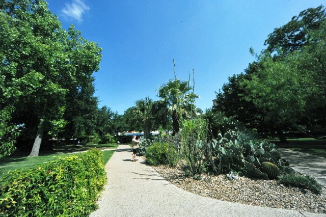 d2010_100915k_0384.jpg